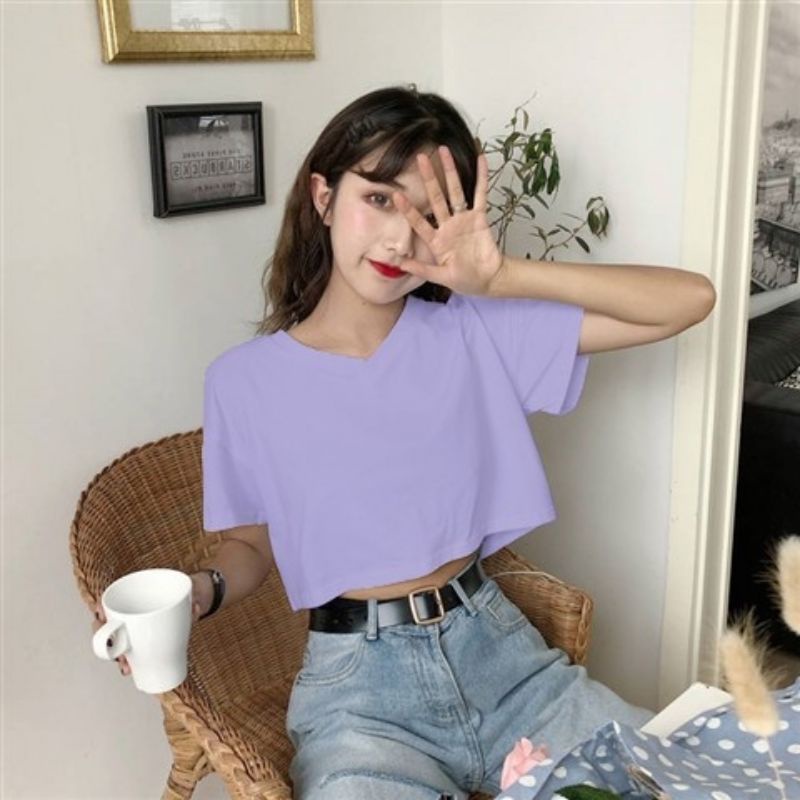 Áo phông croptop cổ tim phom rộng