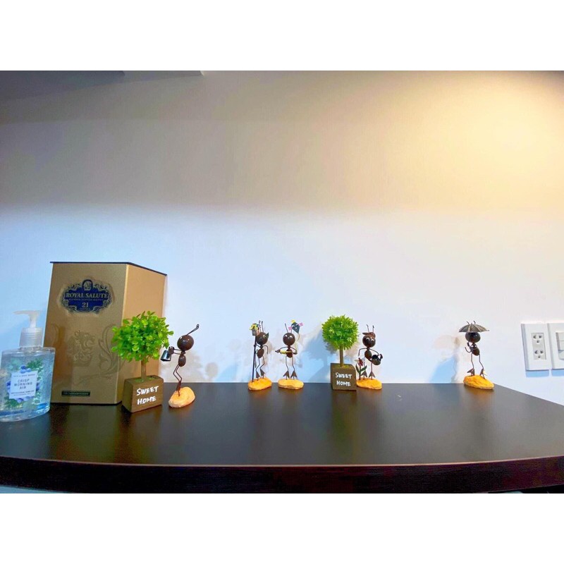 Kiến decor bằng kim loại kích thước lớn