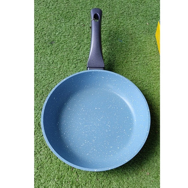 Chảo chống dính vân đá cao cấp dùng được bếp từ IKONIC IK82, dùng dược các loại bếp từ châu âu