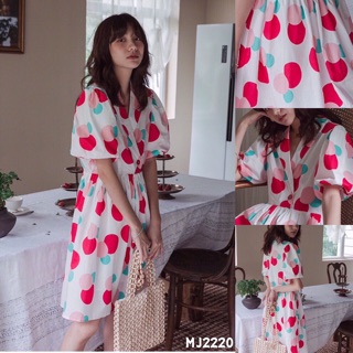 Đầm bi xoè cổ vest