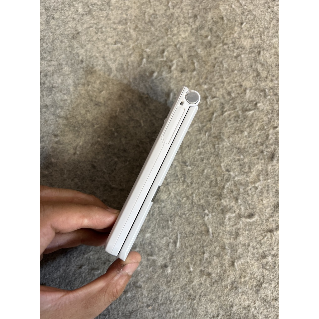 Điện thoại Fujistu Arrow F-05G trắng Chính hãng