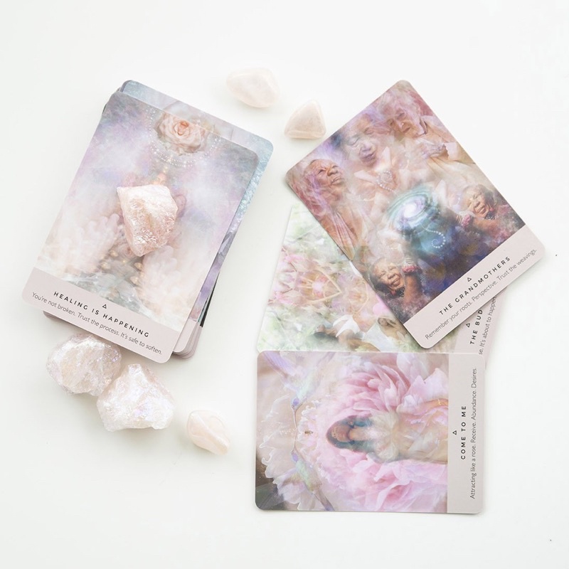 Bộ bài The Rose Oracle Vẻ đẹp từ hoa hồng và Nữ Thần