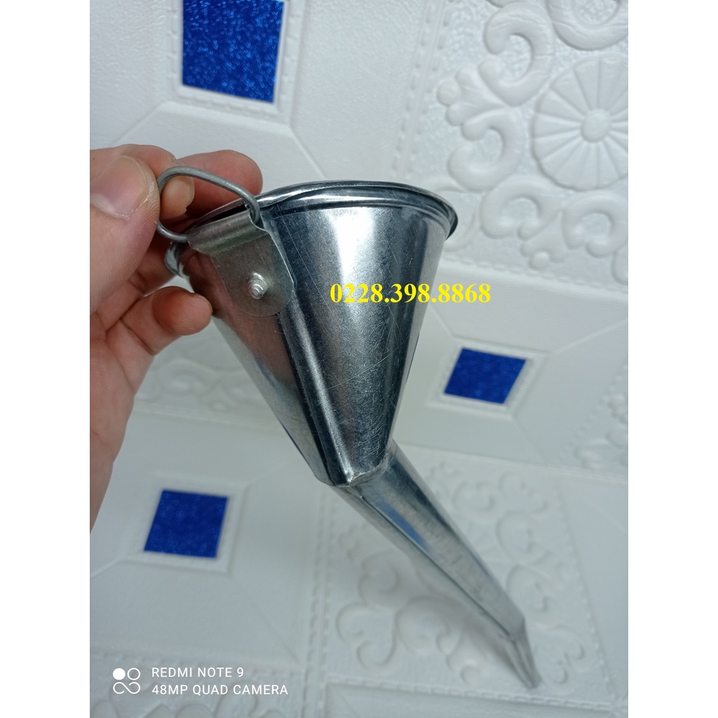 PHỄU TÔN RÓT DẦU XE MÁY