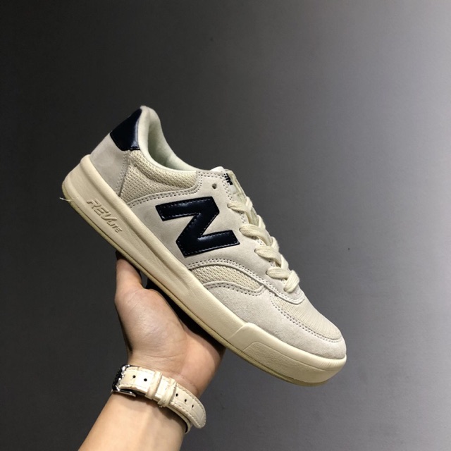 Ảnh chi tiết giày sneaker Nb Crt300 fom giày nhỏ up size