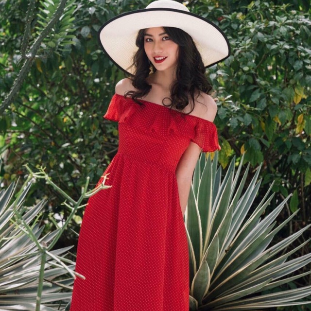 Váy voan trễ vai chấm bi