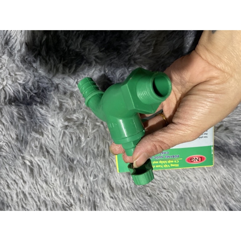 Vòi nước nhựa xanh  Ngọc Linh phi 21