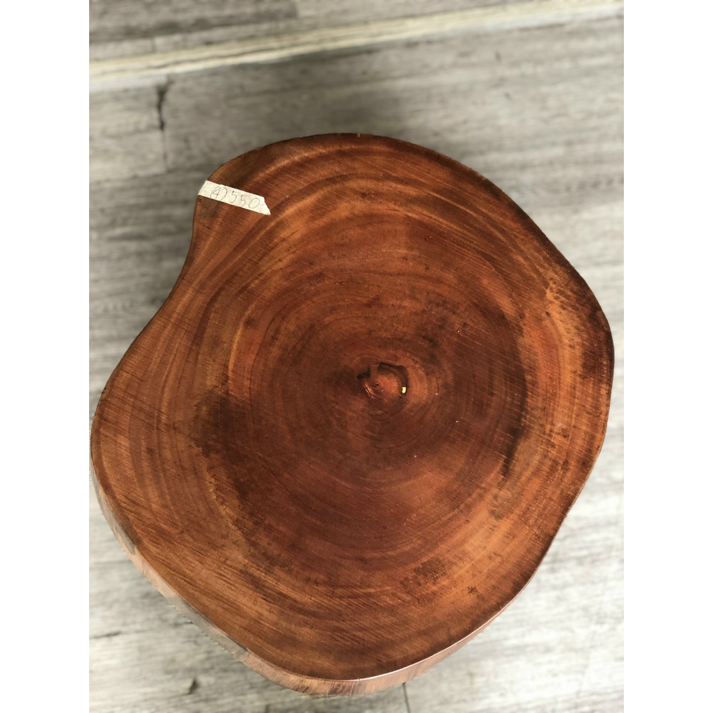 Bàn gỗ xà cừ tự nhiên Dáng Lạ-ĐK 40-50cm-