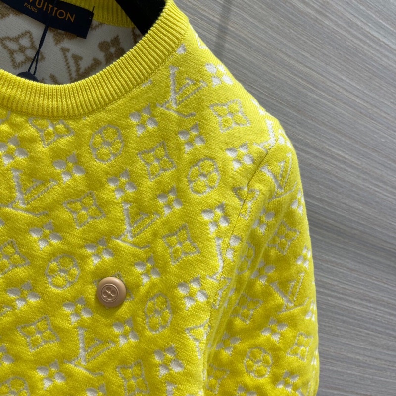 Áo ngắn tay dệt kim mẫu mới xuân hè 2022 logo nổi thương hiệu Louis Vuitton LV cao cấp phối 3 màu trẻ trung thời trang