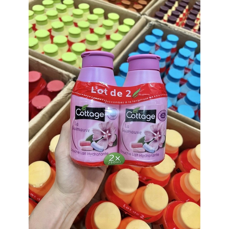 Một chai sữa tắm Cottage cực thơm