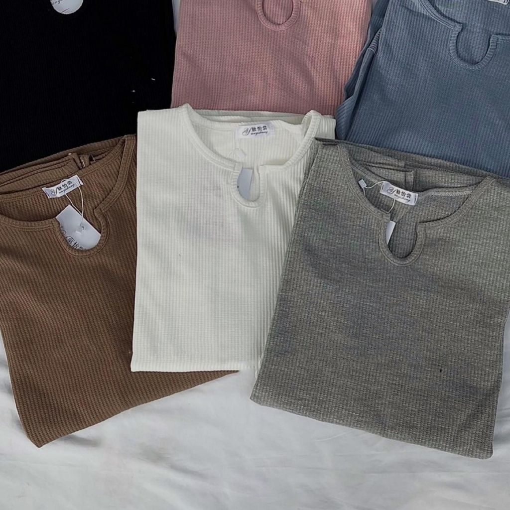 Áo thun gân cổ U dài tay basic oversize xẻ bên