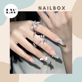 Trắng gạo + trang trí flash + charm bướm bạc