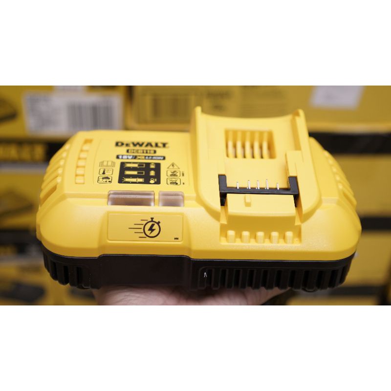 DMTT Sạc Nhanh Dewalt DCB 118-KR, 220V, Bảo Hành Chính Hãng 12 Tháng
