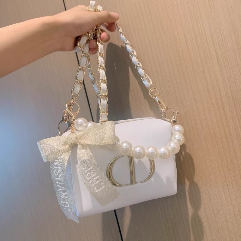 Gift vip dior trắng