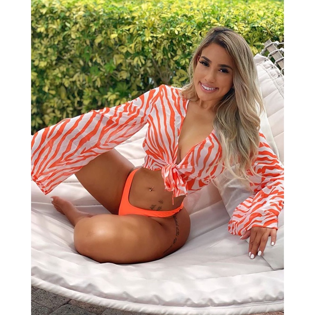 Set ba món đồ bơi bikini gồm áo khoác sọc vằn ngực cam, set bơi màu cam tôn dáng tôn da, lọt khe nhẹ B3M0011