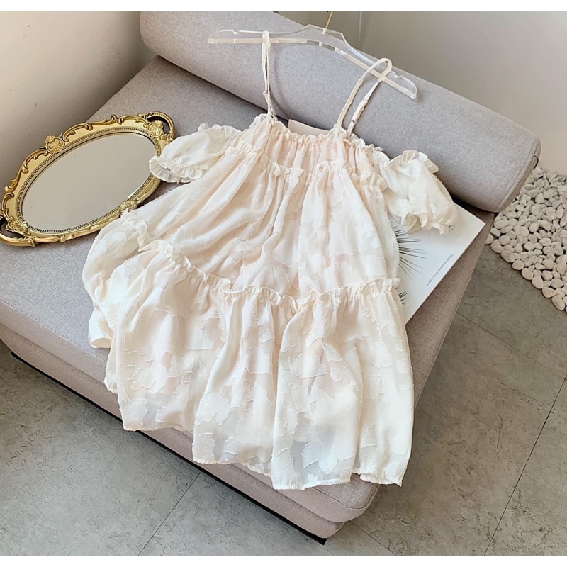 Váy babydoll 2 dây trễ vai hoạ tiết hoa nổi xinh xắn
