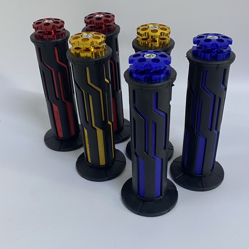 Bao tay xe máy Daytona kẻ sọc gắn thông dụng các dòng xe máy.