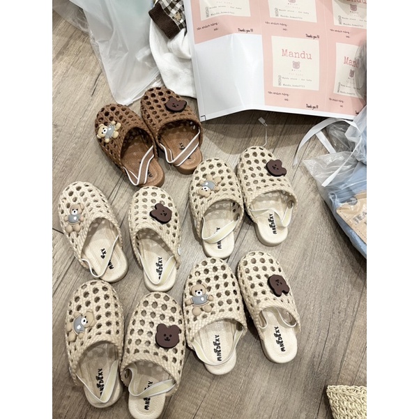 Dép sục lỗ gấu cho bé