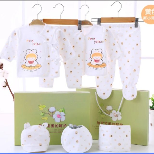 2 Bộ đồ sơ sinh kèm mũ, yếm, băng thóp làm quà tặng cho bé
