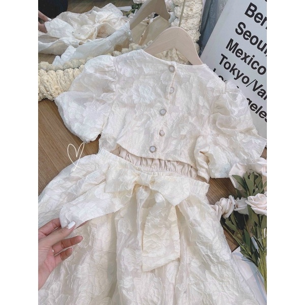 ĐẦM REN KEM CỔ NGỌC HỞ LƯNG