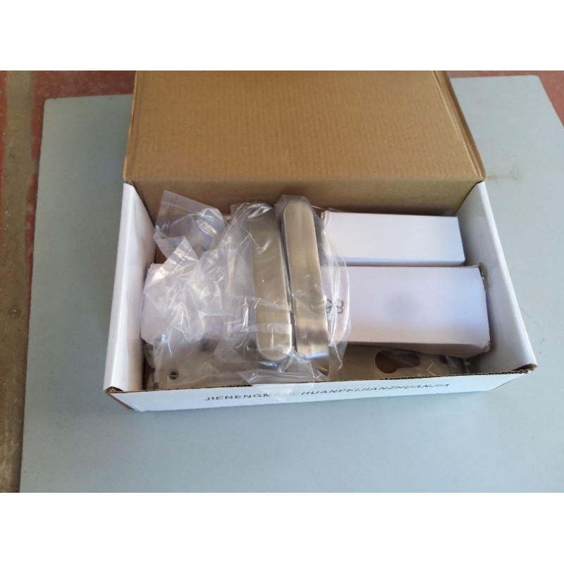 Khóa ag, tay inox, củ khóa bằng đồng, thân khóa inox, dùng cho nhôm hệ cao cấp, cửa sắt hộp, cửa gỗ..