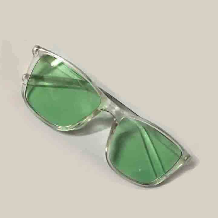 mắt kính gọng trong suốt màu xanh lá