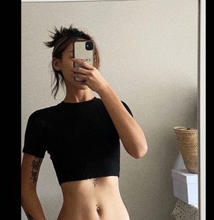 Áo croptop tay ngắn hở lưng