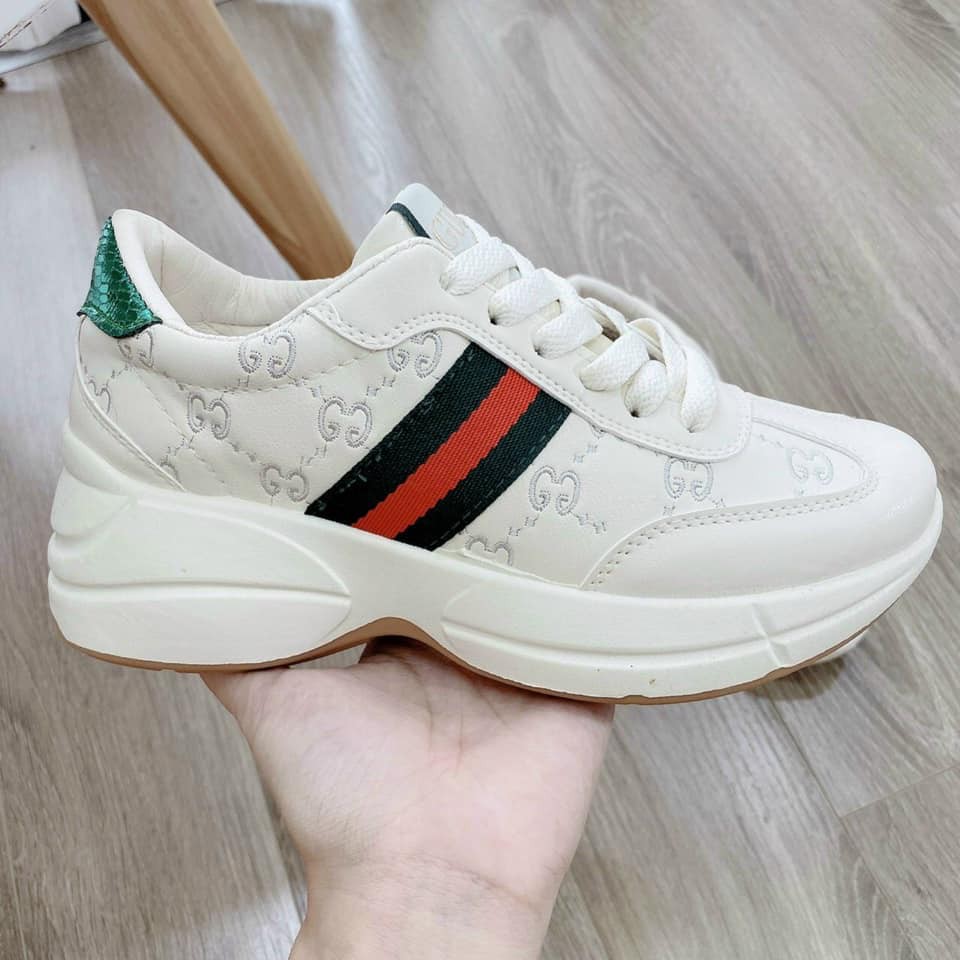 Sneaker Màu trắng kem siêu xinhhh 🤩🤩.Hỗ trợ đổi trả sản phẩm không đúng chất lượng