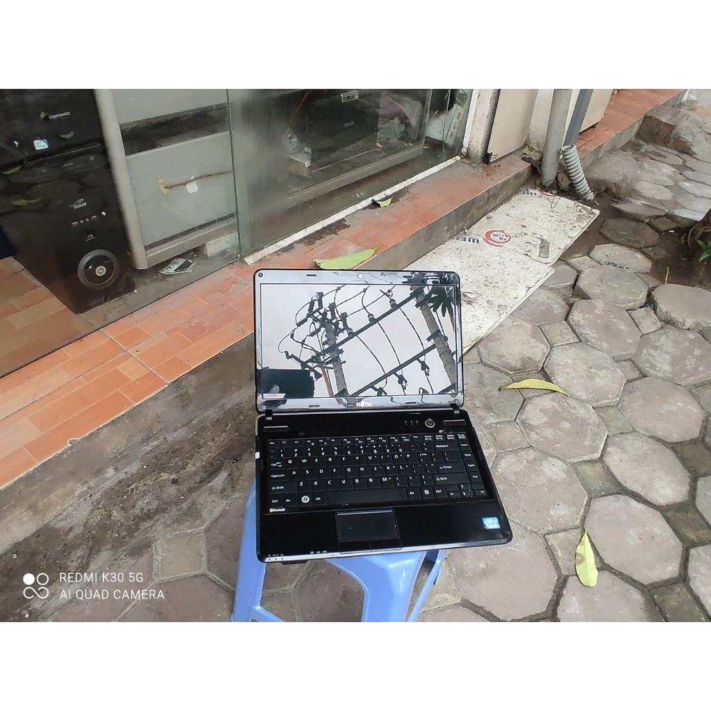 Laptop Fujitsu , chíp i5  ram 4G  màn hình 14 inch . Máy của Japan rất bền cấu hình cao đủ để xử lý mọi công việc