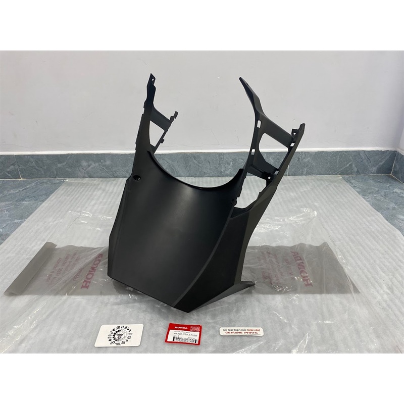 Nhựa nhám chắn bùn trước VARIO, CLICK 2018 2021 chính hãng Honda, Mặt dựng 64308K59A70ZB
