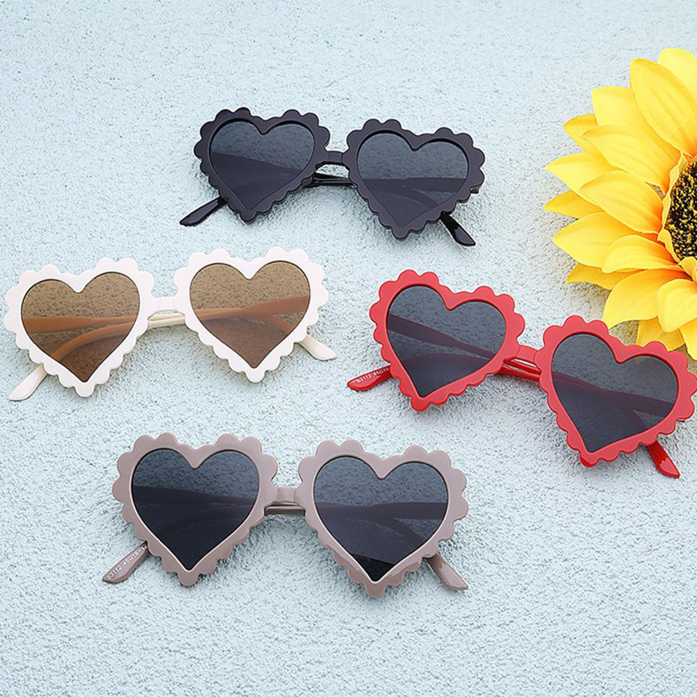 Kính mát chống tia UV400 thiết kế hình trái tim phong cách cổ điển dễ thương cho bé