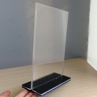 MENU MICA A4 CHỮ T, KIỂU ĐỨNG, CHÂN ĐẾ LÙA DẠNG UỐN KT: 30X21CM.........................................................