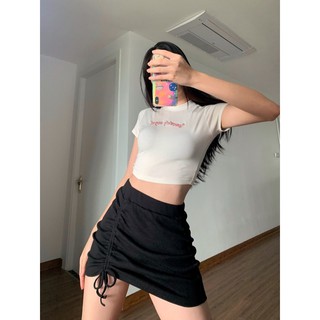 Áo trắng thêu viền hồng
