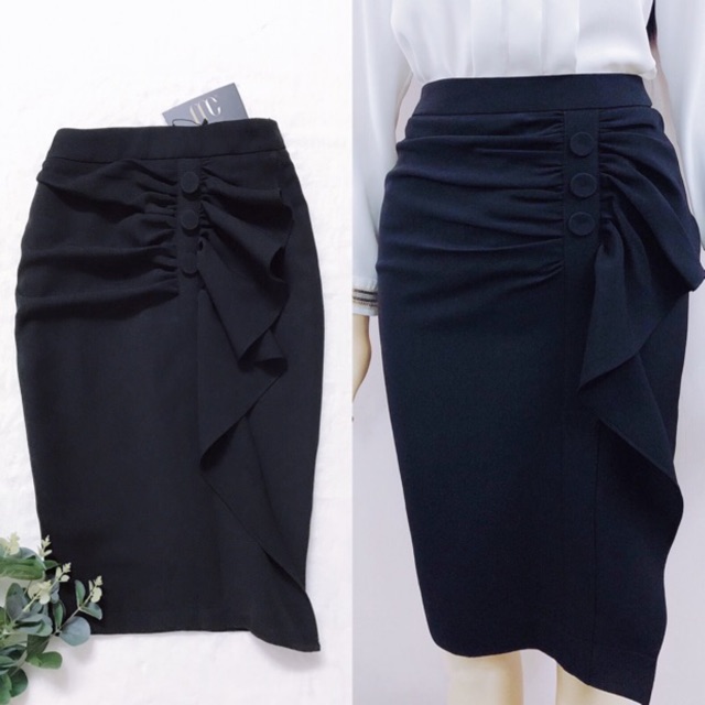 Chân váy bút chì thiết kế bèo đính cúc Cv015 - Thương hiệu Modish and Chic (video ảnh thật và ảnh trải sàn shop tự chụp)