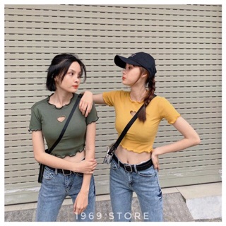 Áo croptop khoét tim