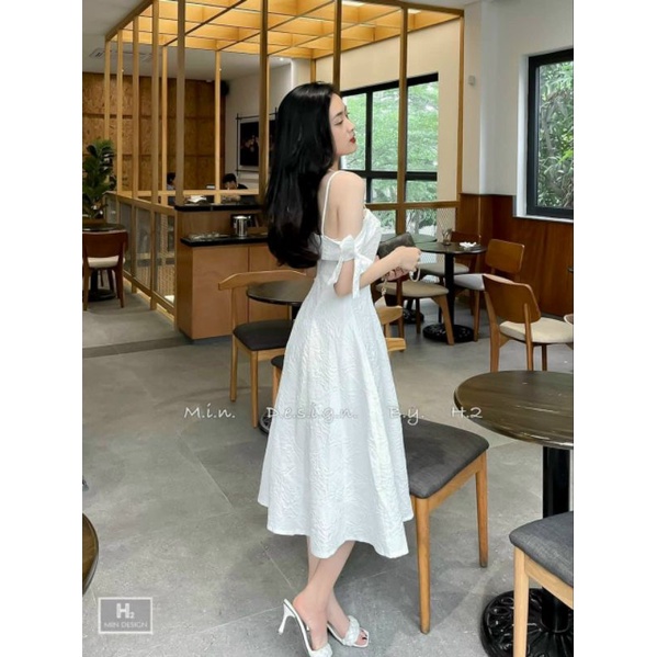 Đầm gấm xoè nơ rớt vai