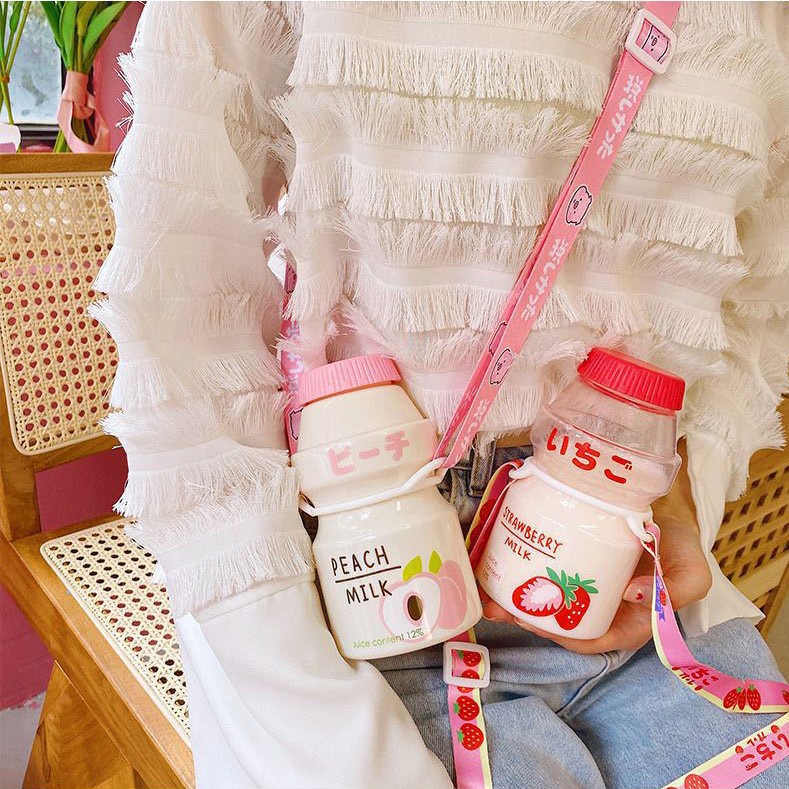 Bình Đựng Nước Nhựa Sữa Chua Cute 480ml, tặng dây đeo bình dễ thương | BigBuy360 - bigbuy360.vn