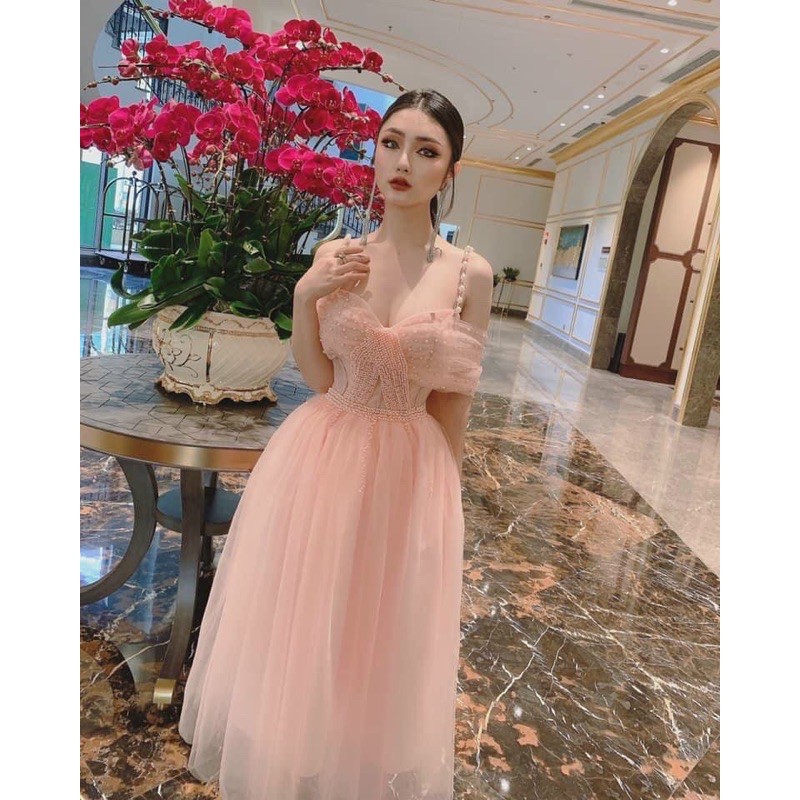 ĐẦM XOÈ RỚT VAI ĐÍNH CƯỜM