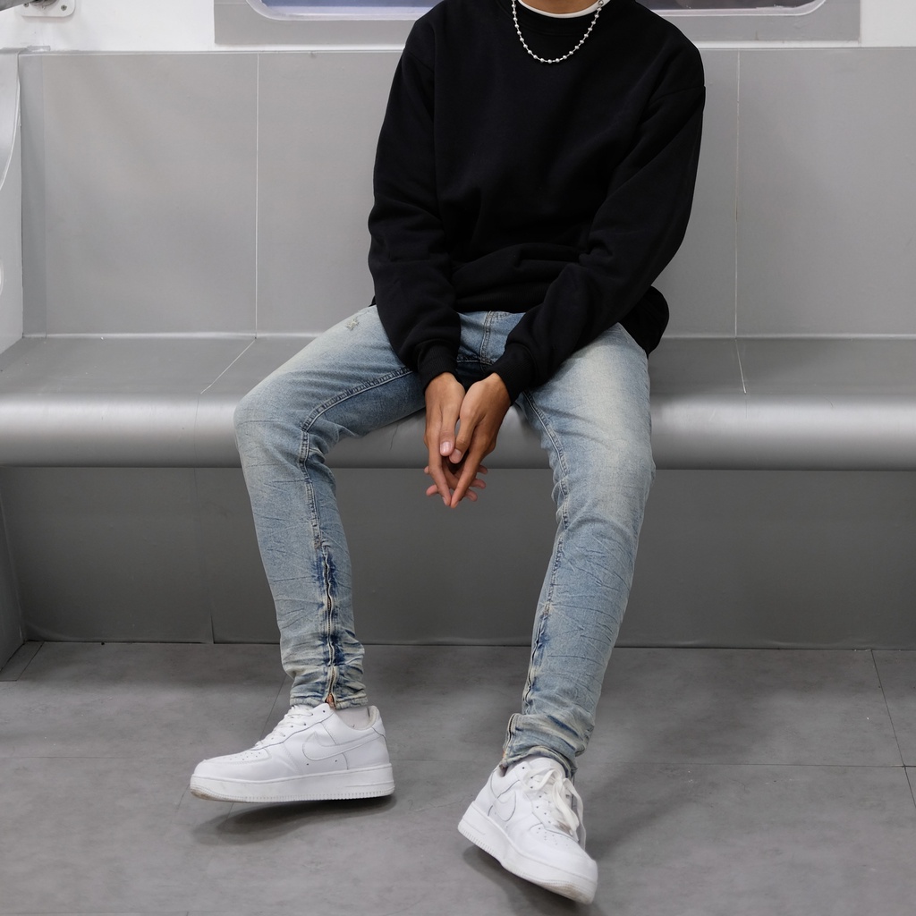 Quần jean nam trơn wash bụi có zip Q35 form slimfit ôm vừa, chất jean co giãn thoải má.