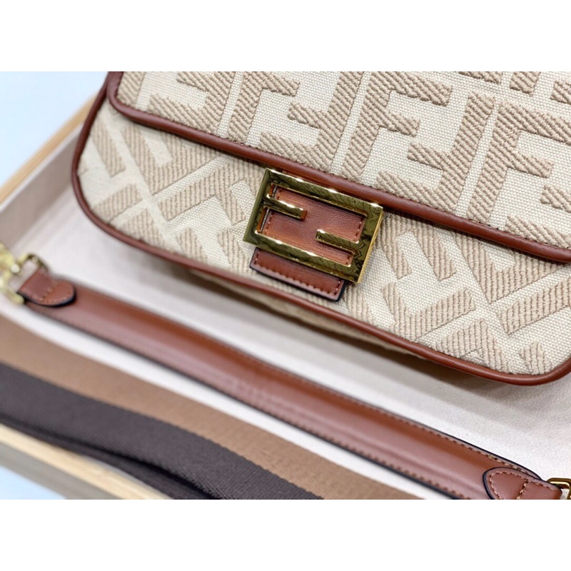 Túi xách Fendi size 25cm có nhiều màu rất đẹp