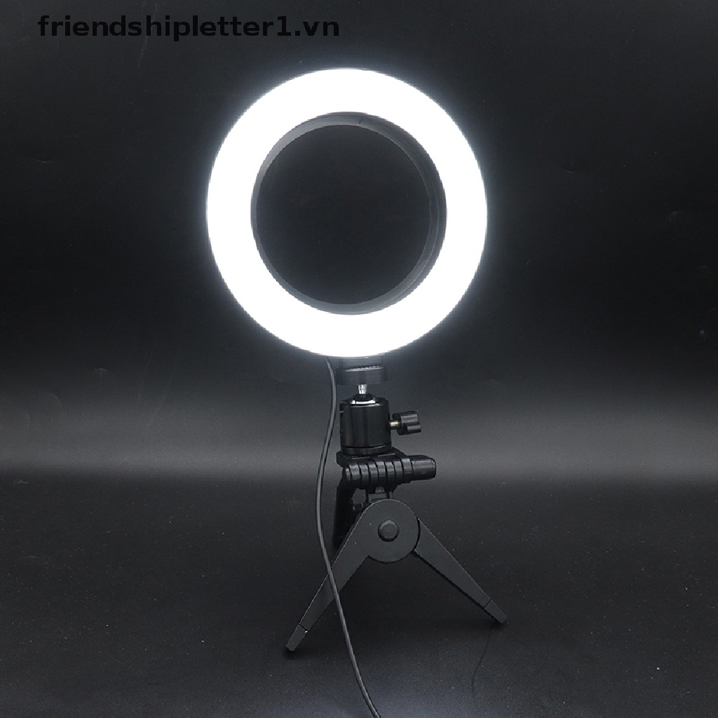Nếu bạn đang tìm kiếm một cách để làm sáng căn phòng của mình, hãy xem đèn LED dạng tròn của chúng tôi. Với thiết kế đơn giản và hiệu quả, bạn chắc chắn sẽ cảm thấy hài lòng và muốn sử dụng ngay lập tức.