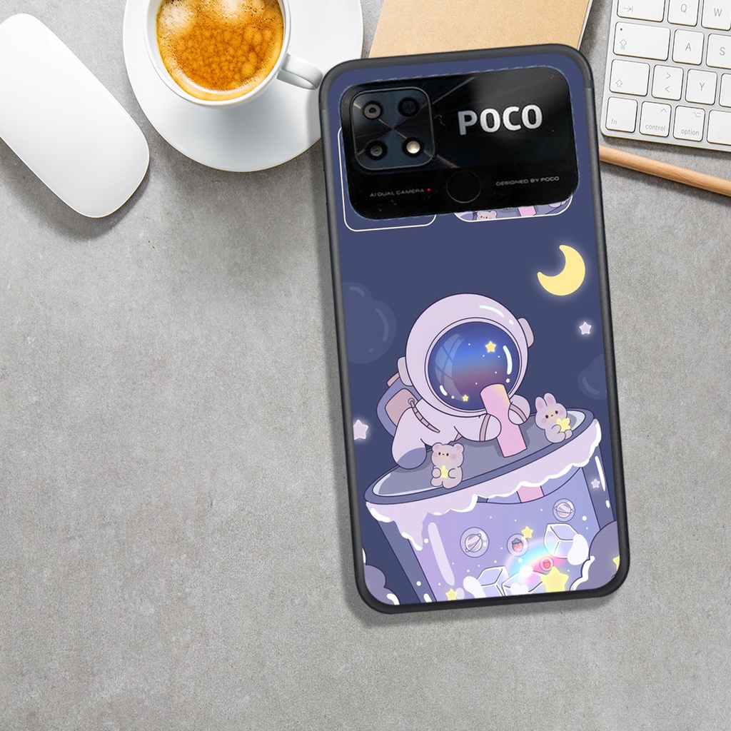 ỐP LƯNG XIAOMI POCO C40 , IN HÌNH.PHI HÀNH GIA CHIBI CỰC ĐẸP.