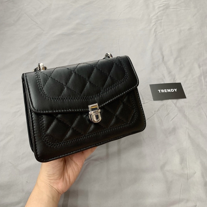 Túi đeo chéo thời trang dạng hộp khóa cài hot trend Daisy