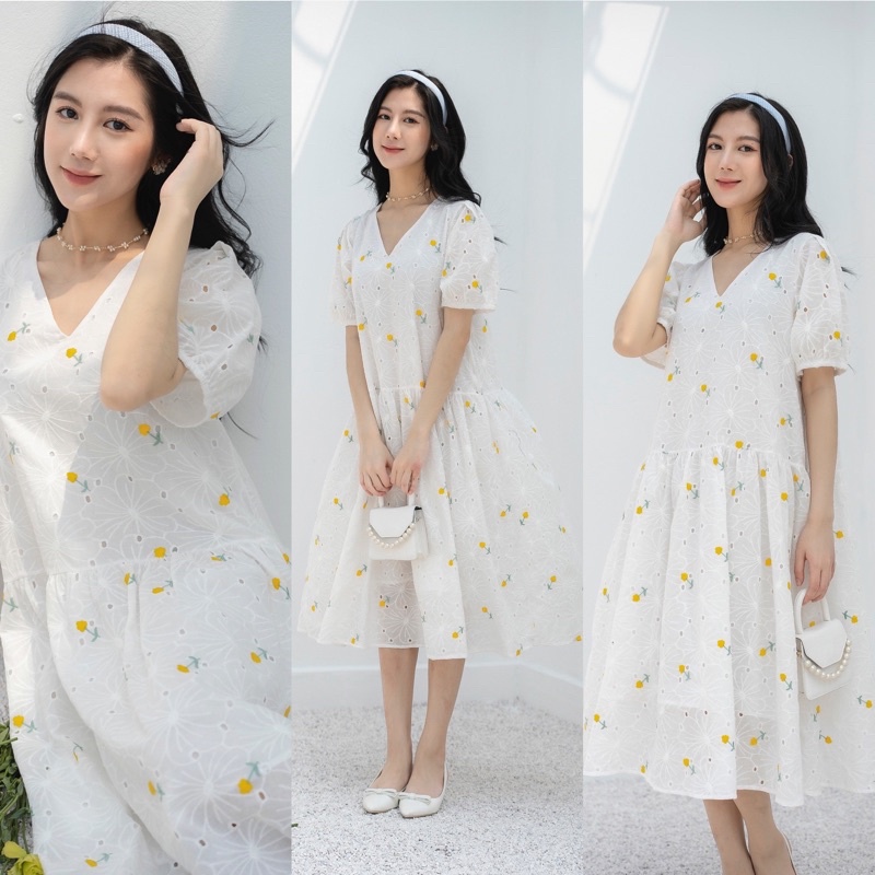 Đầm Ren Hoa Thêu Vải Boi Cổ Tim Dáng Suông Cực Kỳ Dễ Mặc