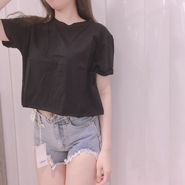 Áo Croptop trơn 2 màu đen trắng LOVI