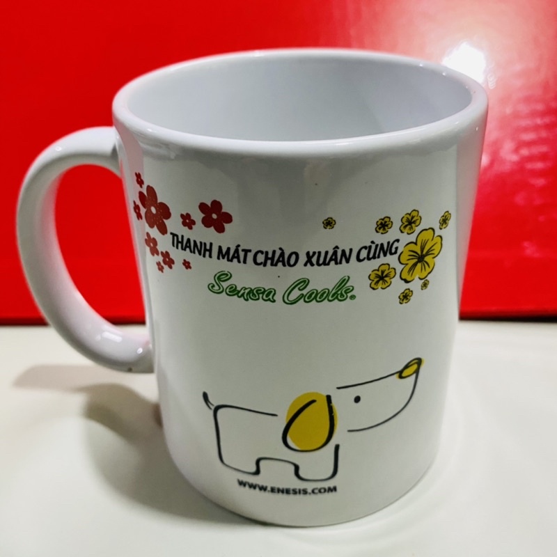 Sale 20% - LY SỨ CÓ QUAI CÓ HÌNH THÙ RẤT ĐẸP
