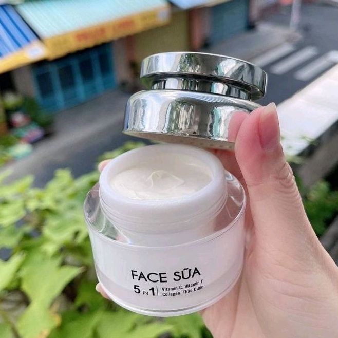 KEM FACE SỮA CÔ GÁI NÚI