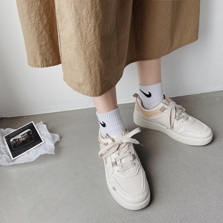 Giày Sneaker Mũi Tròn Cột Dây Thoải Mái Cho Nữ