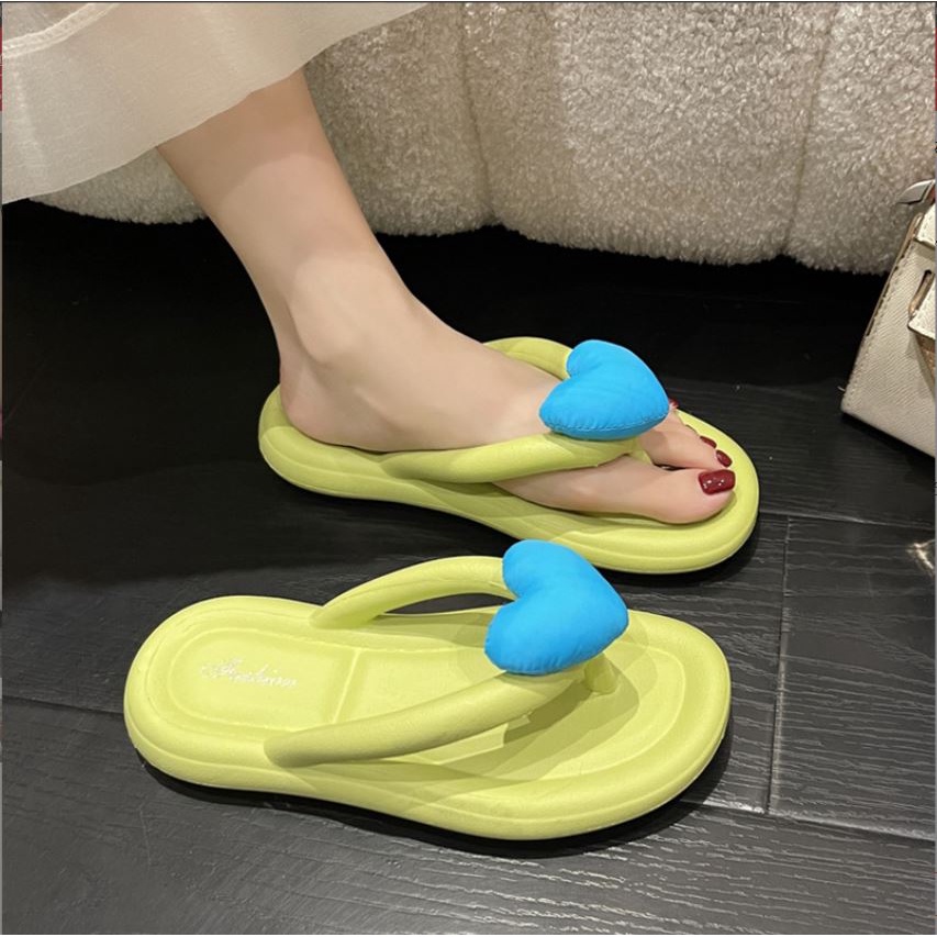Dép Xỏ Ngón Nữ Gắn Stick Trái Tim Dễ Thương chất Liệu Cao Su Nguyên Khối