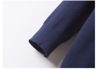 Đầm len suông form rộng cổ V