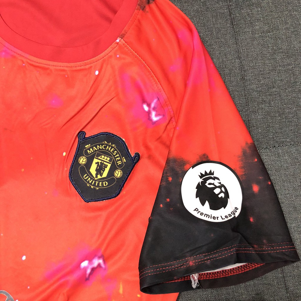 Bộ áo đá banh CLB MU đỏ ngân hà chế cực đẹp | BigBuy360 - bigbuy360.vn